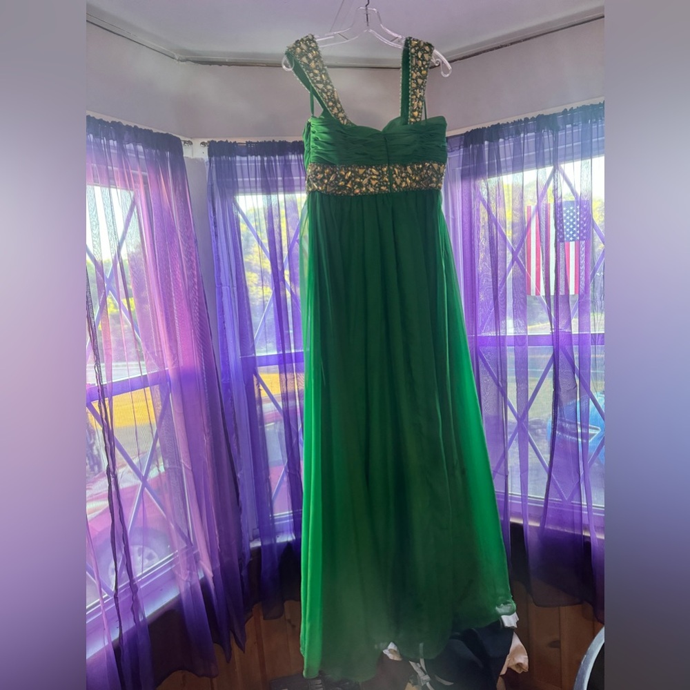 Prom dress - Picture 2 of 4